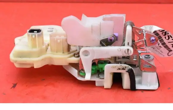Honda CR-V Rear door lock 