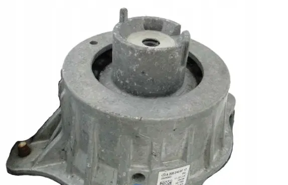 Mercedes-Benz E W213 Engine mount bracket A2052406717