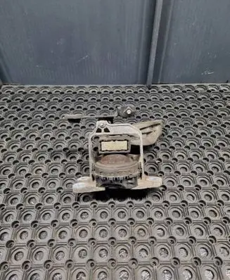 Opel Vivaro Engine mount bracket 112101360R