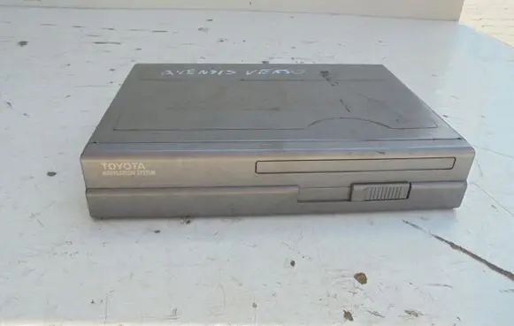 Toyota Avensis Verso CD/DVD changer 