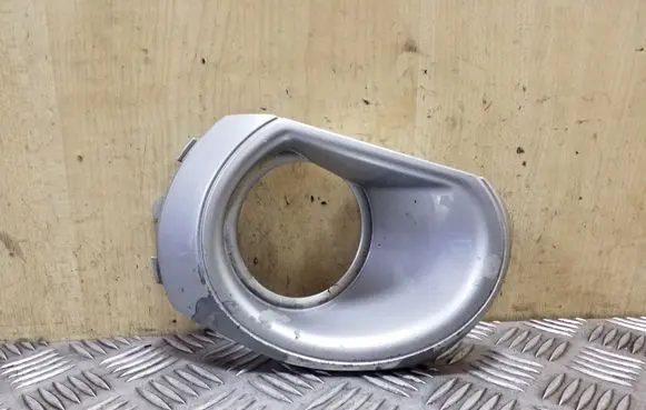 Subaru Outback Front fog light trim/grill