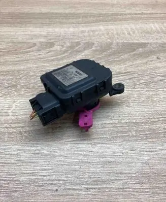 Audi A3 S3 8L Air flap motor/actuator 0132801121 1J1907511C