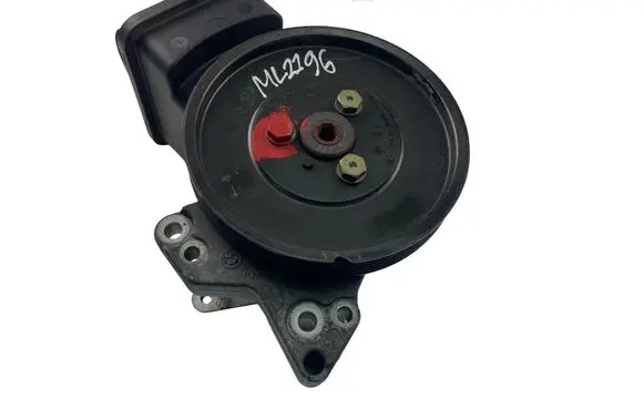 BMW 5 E39 Power steering pump 32411095749