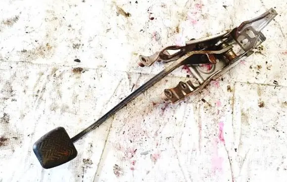 Toyota Avensis T270 Clutch pedal 
