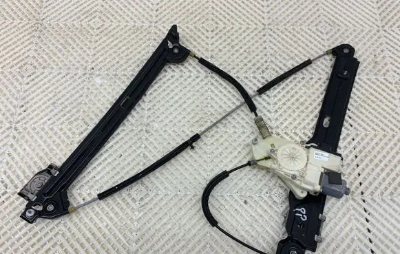 BMW 5 GT F07 Front door window regulator with motor