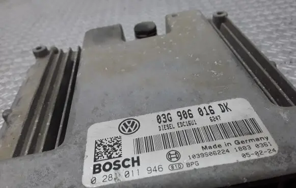 Volkswagen Touran I Engine control unit/module 03G906016DK 0281011946