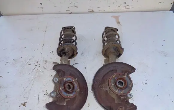 Volvo V40 Front wheel hub spindle knuckle