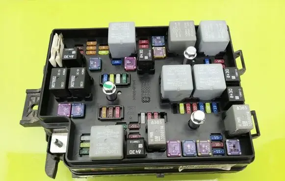 Chevrolet Aveo Fuse box set 95180488