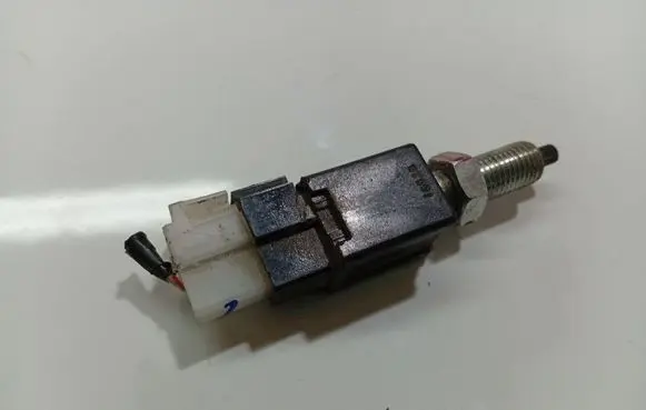 Peugeot 4007 Brake pedal sensor switch