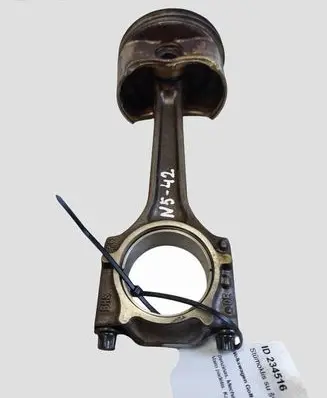 Volkswagen Golf V Piston with connecting rod