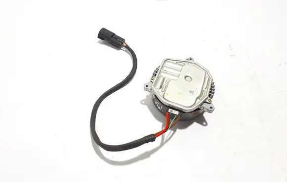 Radiator cooling fan shroud