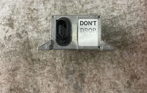 Mitsubishi Grandis ESP acceleration yaw rate sensor Mn102338
