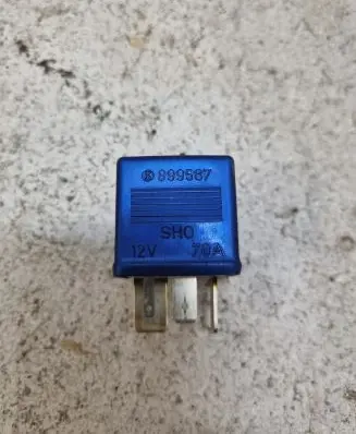 Volkswagen PASSAT B5 Other relay 8A0951253