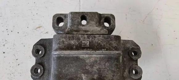 Volkswagen Touran I Engine mount bracket 1K0199555