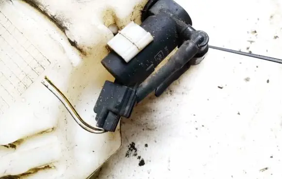 Ford Focus Windscreen/windshield washer pump 1s7117k624fe