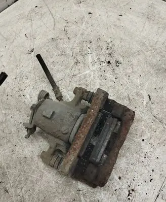 Opel Insignia A Rear brake caliper