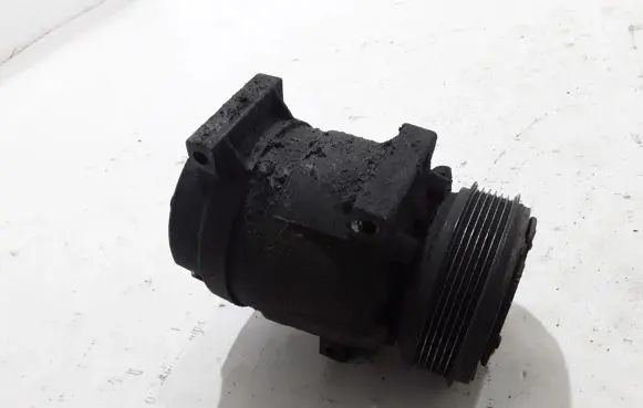 Opel Vivaro Air conditioning (A/C) compressor (pump) 7700105765