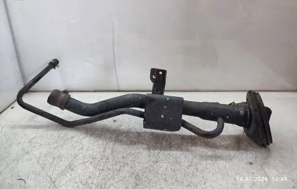 Nissan Navara Fuel tank filler neck pipe