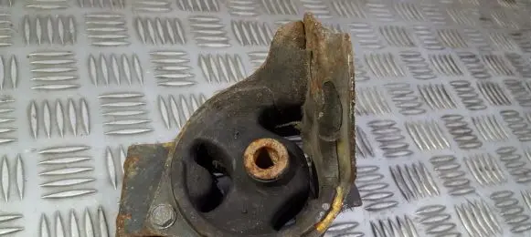 Honda Civic Engine mount bracket
