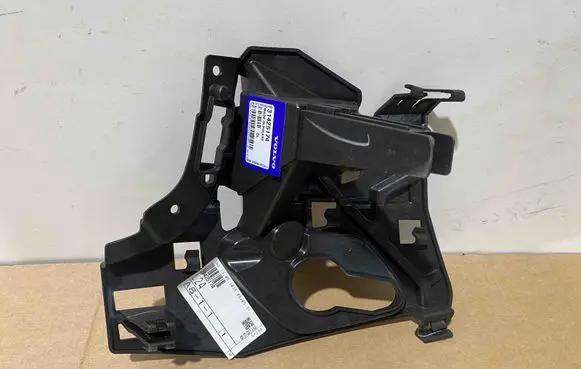 Front bumper mounting bracket
