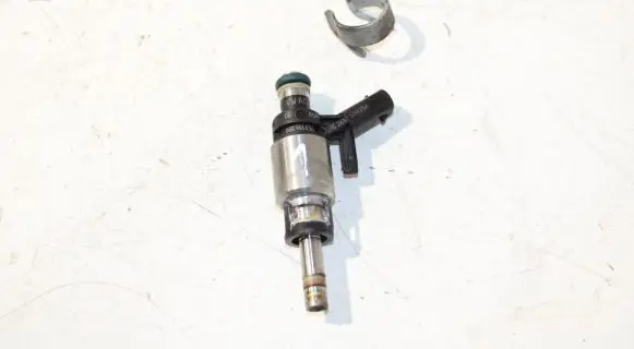 Audi A4 S4 B9 Fuel injector 06G906036 0261500256