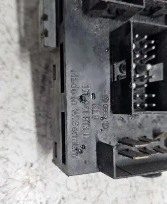 Volkswagen Golf II Fuse module 171941813D