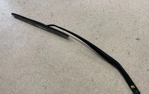 Hyundai Ioniq 5 Front wiper blade arm