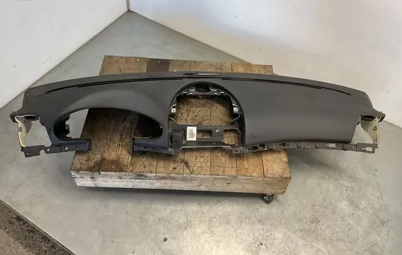 Mercedes-Benz E W211 Dashboard A2116800687