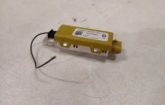 Jaguar F-Pace Aerial antenna amplifier FW9318C847GC 20170830 28488924