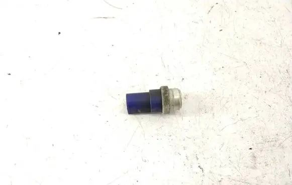 Volkswagen PASSAT B5.5 Coolant temperature sensor 8D0959401B