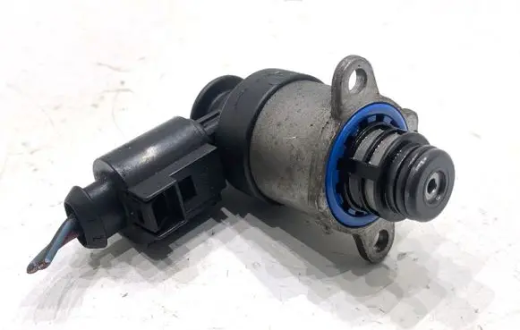 Volkswagen PASSAT B7 Fuel pressure regulator 0928400768