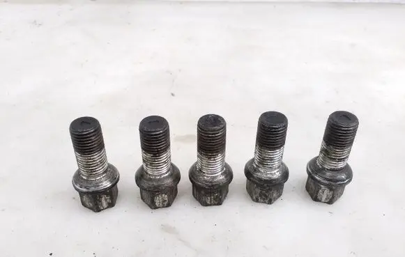 Seat Leon (5F) Nuts/bolts 
