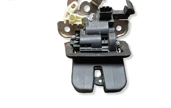 Audi A4 S4 B8 8K Tailgate/trunk/boot lock/catch/latch 8R0827505