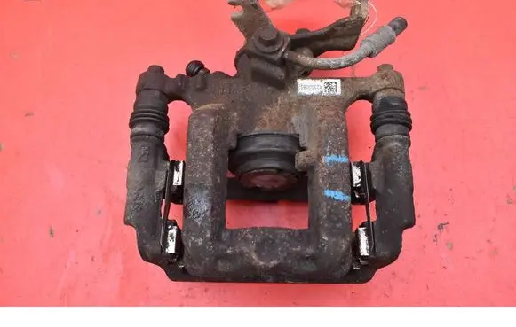 Opel Mokka X Rear brake caliper 