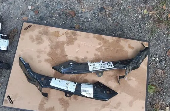 Renault Megane IV Fender mounting bracket 631409063R