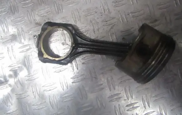 Mercedes-Benz ML W163 Piston with connecting rod