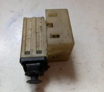 Chrysler Neon I Brake pedal sensor switch 30505H
