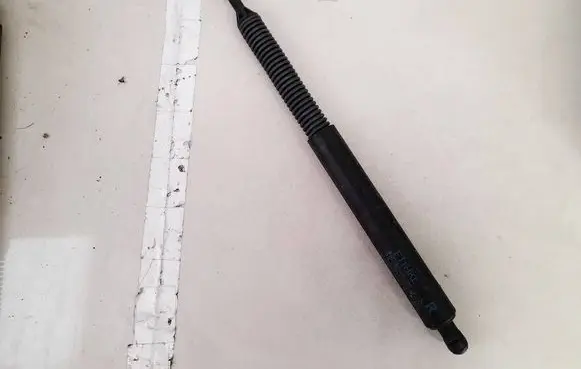 BMW 5 F10 F11 Tailgate/trunk strut/damper 7266350