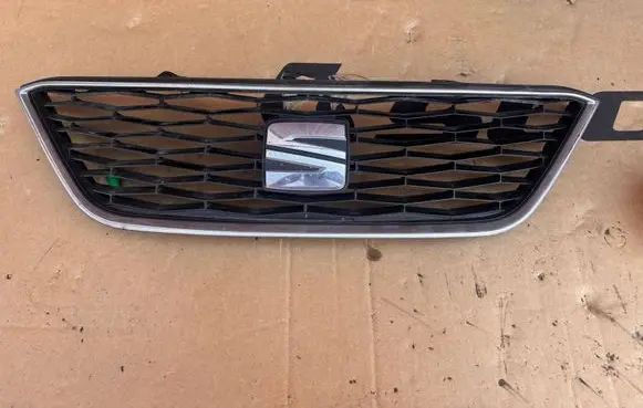 Seat Ibiza IV (6J,6P) Front grill 6J0853654