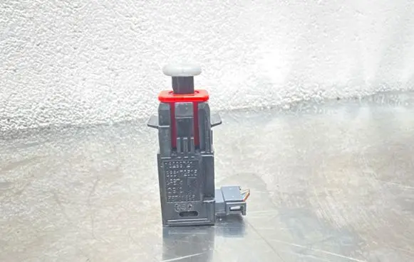 Opel Zafira B Brake pedal sensor switch 13299721 55701395 366172505