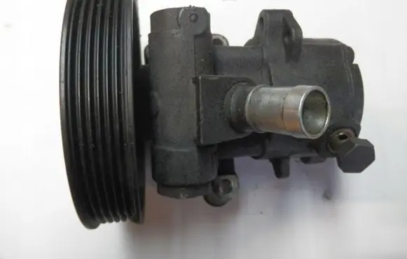 Mercedes-Benz E W210 Power steering pump 0024669201W210