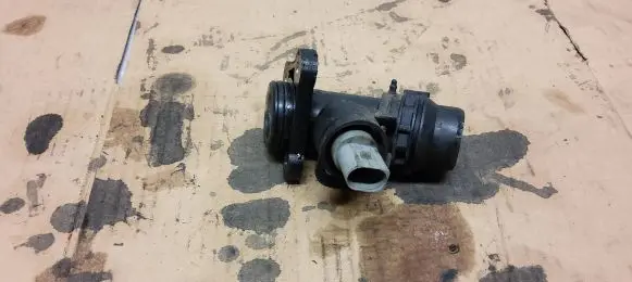 Volkswagen PASSAT B6 Engine coolant pipe/hose PA66GF30