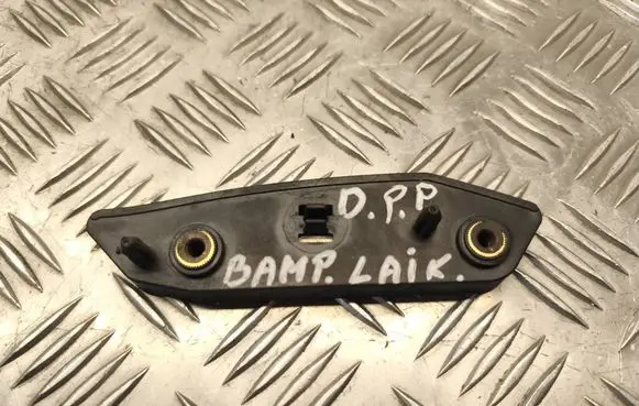 Front bumper mounting bracket