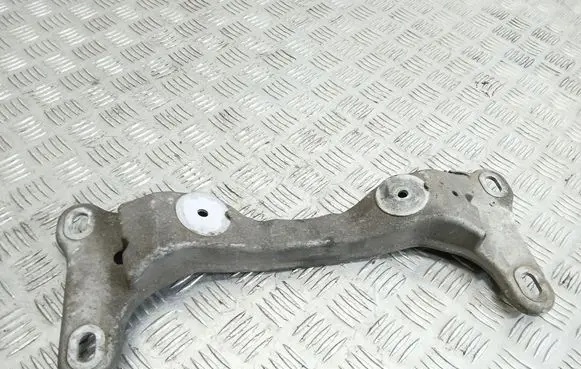 BMW 1 E82 E88 Gearbox mounting bracket 6771064