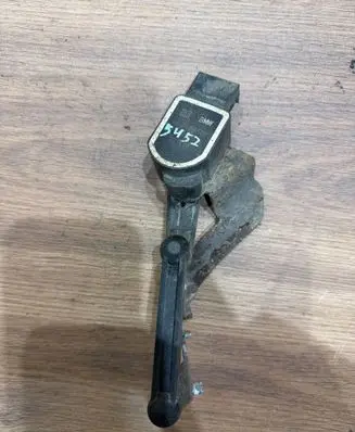 Headlight/headlamp level sensor