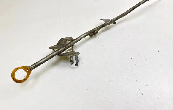 Toyota RAV 4 (XA30) Oil level dip stick 