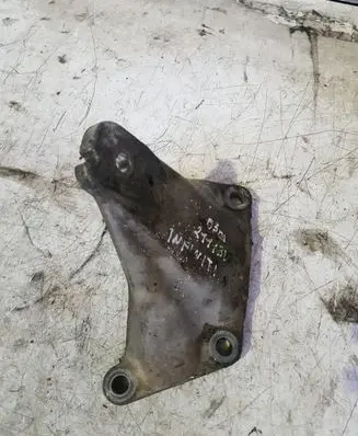 Infiniti Q45 III Engine mounting bracket