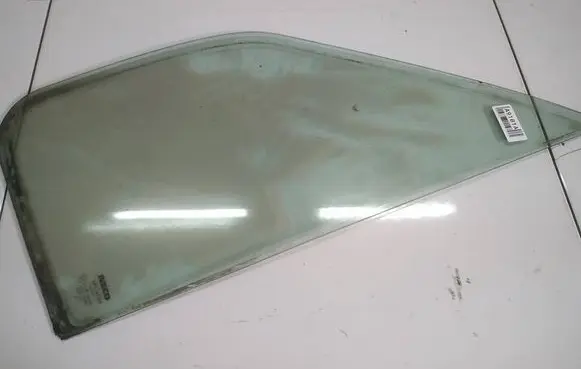 Iveco Daily 40.8 Front door vent window glass four-door AS2