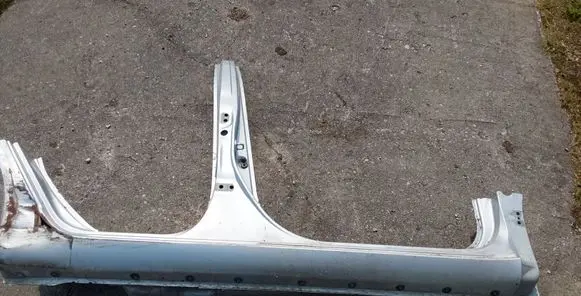 Toyota Yaris Front sill (body part) 