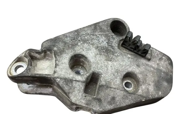 Opel Vivaro Engine mounting bracket 8200003828K 91165673